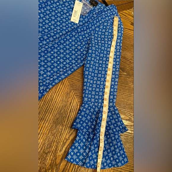 Worthington NWT White Blue Tile Blouse with Bell Ruffle Long Sleeve Size Medium - Picture 4 of 5